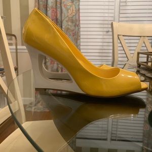 Delicious yellow and white open wedge heel